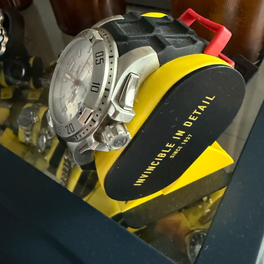Invicta Excursion Sport - Picture 2 of 6